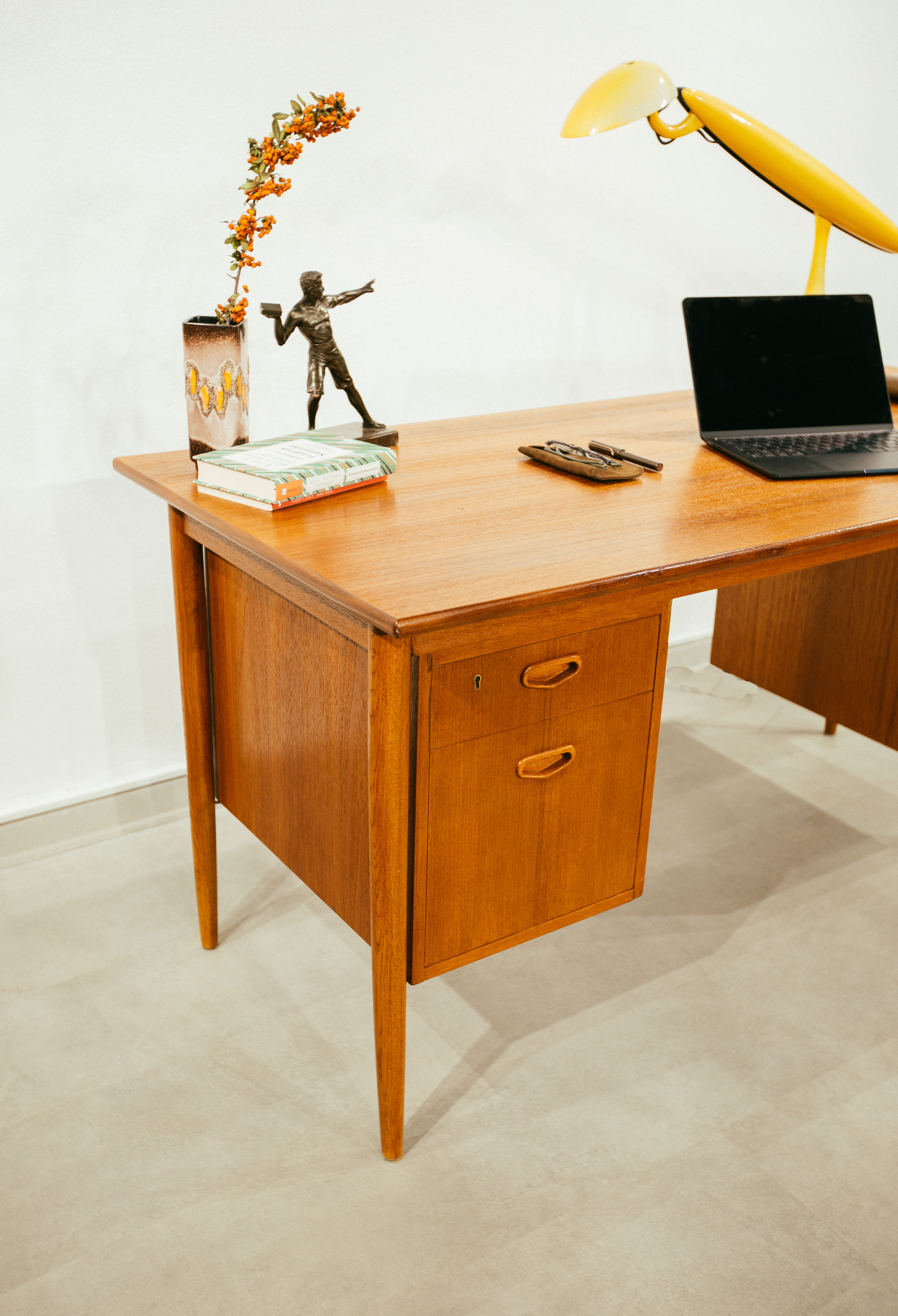 H.P. Hansen Danish Modern Teak yazı masası 